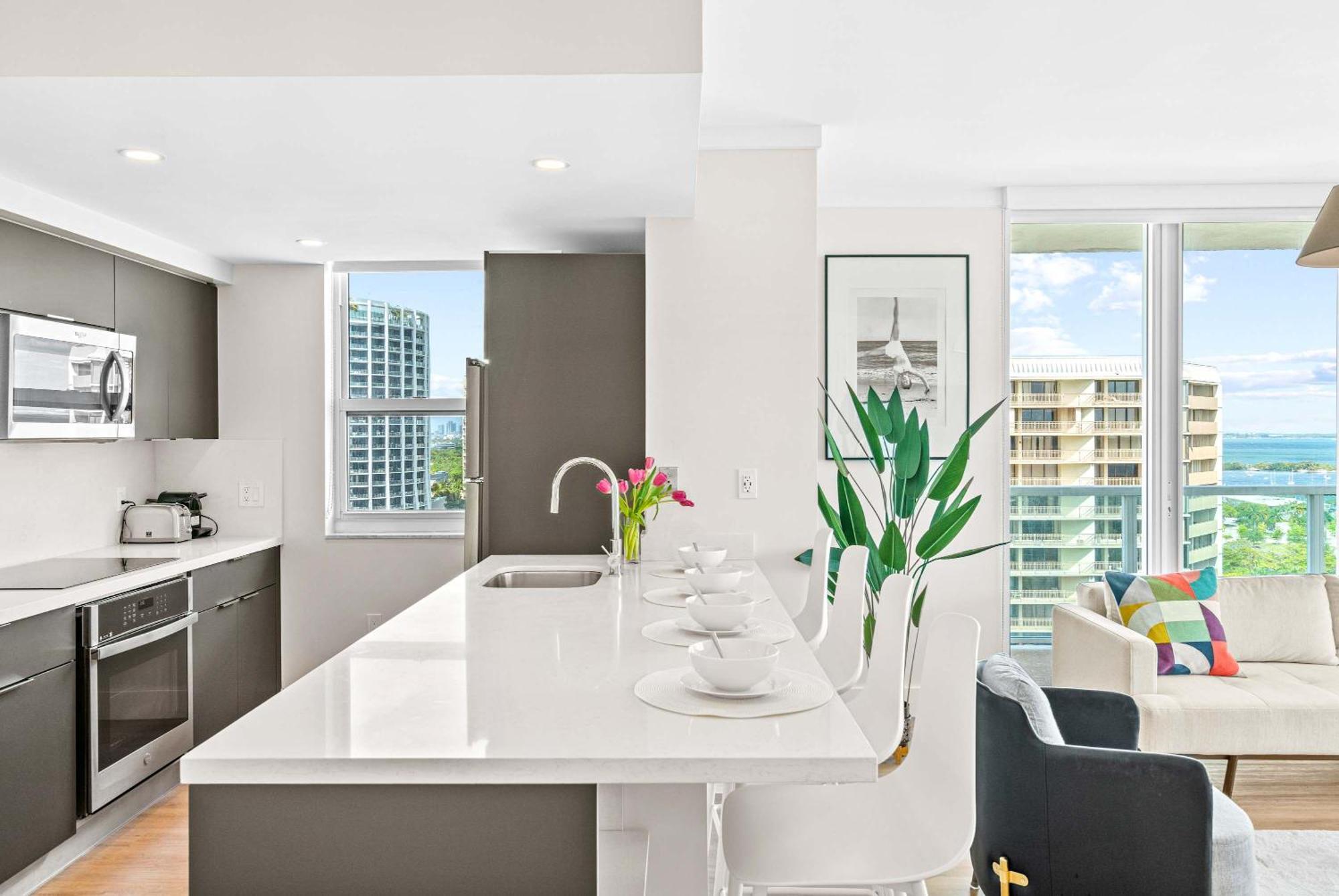 Mvr - Grove-s Near Everything Want * Miami